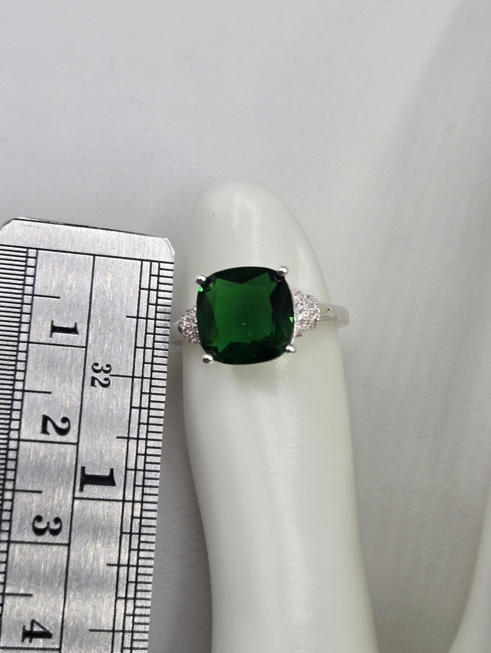 Swarovski Crystal Elements Silver Statement Ring Emerald Green Size 6.75 Bridal - Picture 8 of 8